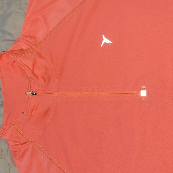 Old Navy Long Sleeve Active Wear Top - Picture 2 of 10